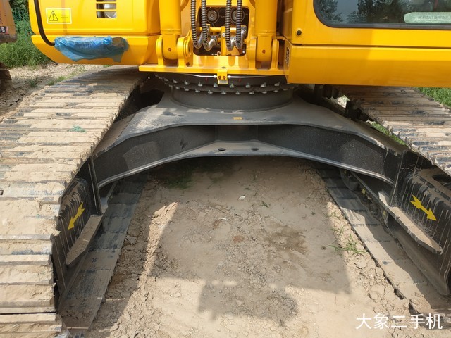 龙工 LG6225E 挖掘机