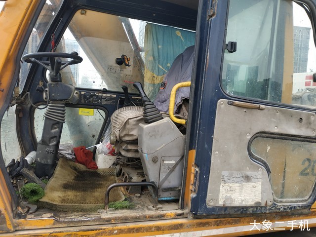 现代 R210W-5 挖掘机