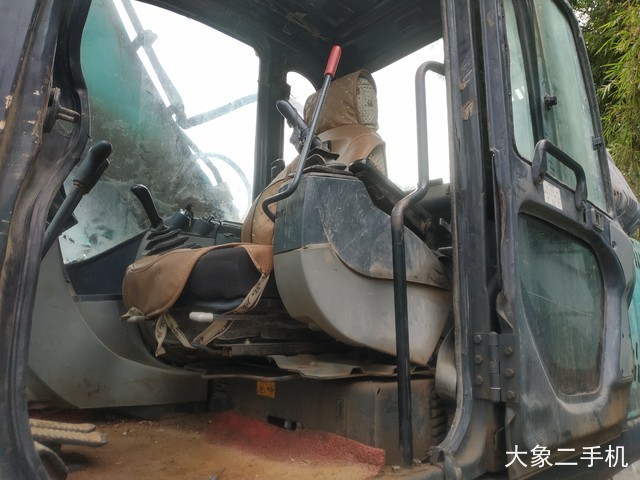 神钢 SK250-8 挖掘机