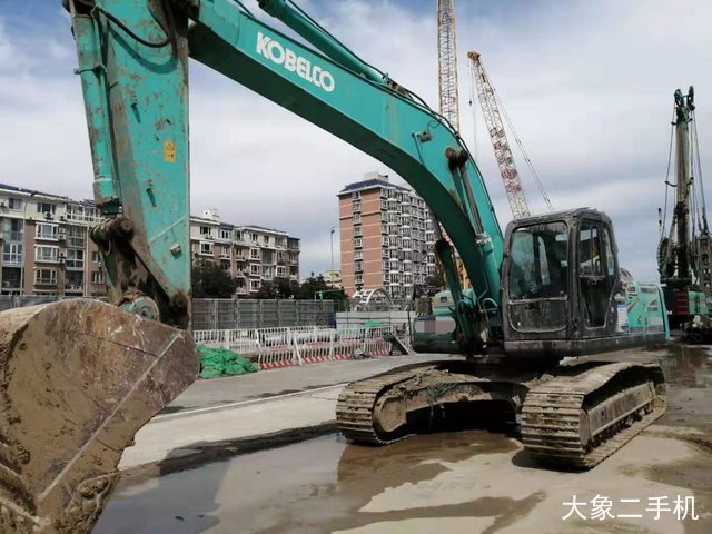 神钢 SK260 挖掘机