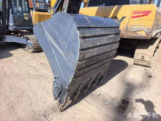 徐工 XE240D 挖掘机