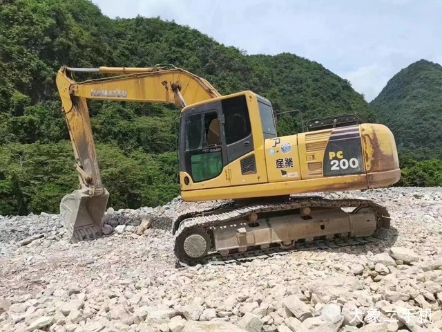 小松 PC200-8 挖掘机
