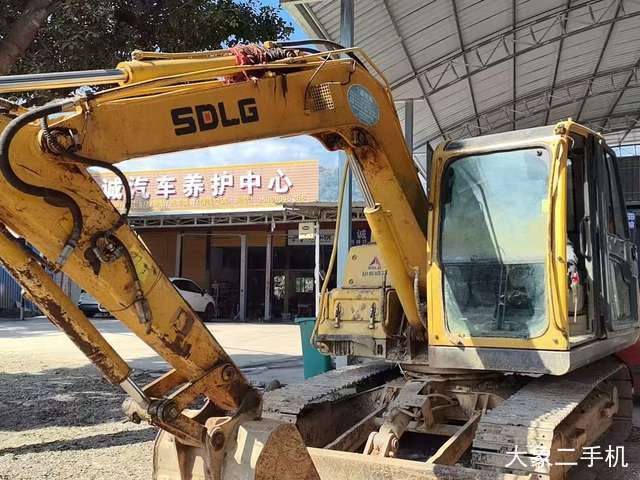 山东临工 E680F 挖掘机