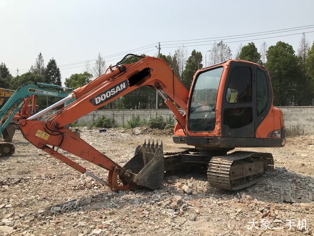 斗山 DX75 挖掘机