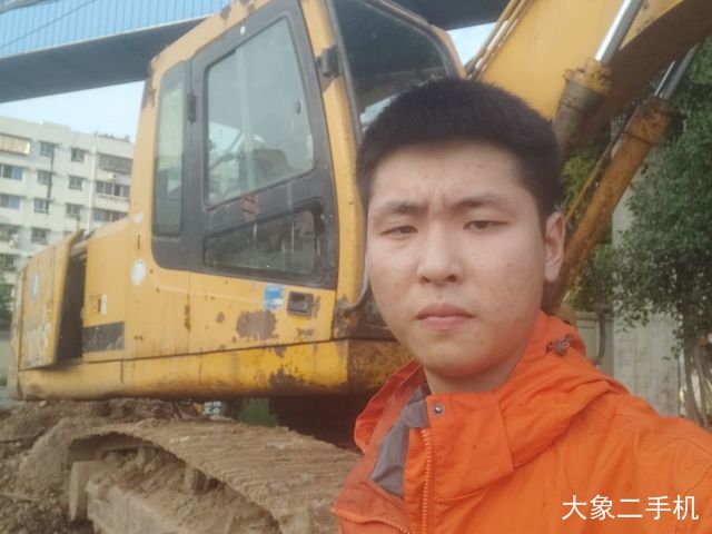 现代 R225-7 挖掘机