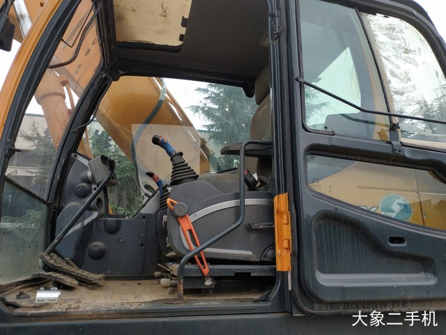现代 R265LC-9 挖掘机