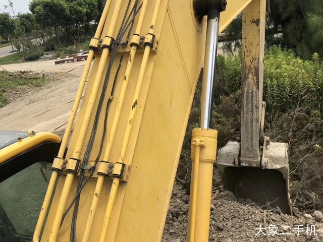 小松 PC200-8 挖掘机