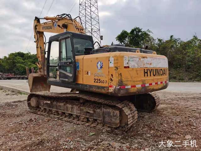 现代 R225LC-7 挖掘机