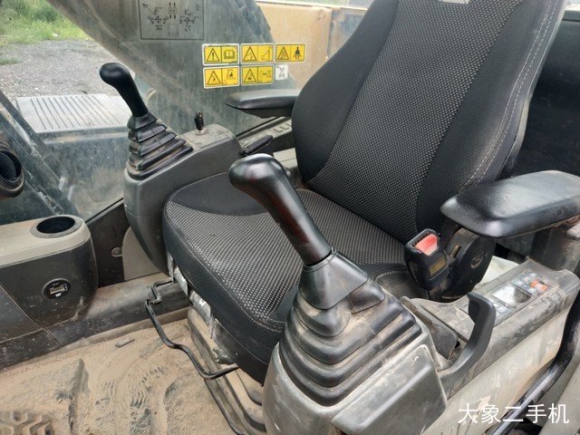 卡特彼勒 323D2L 挖掘机