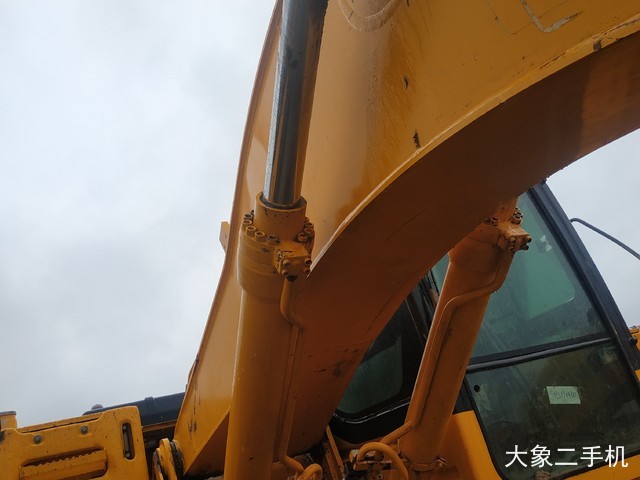 龙工 LG6220D 挖掘机