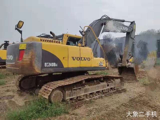 沃尔沃 EC240BLC 挖掘机