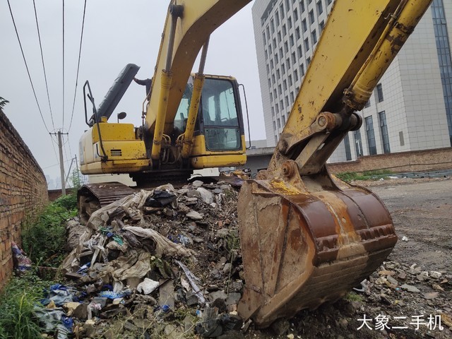 小松 PC220-8 挖掘机