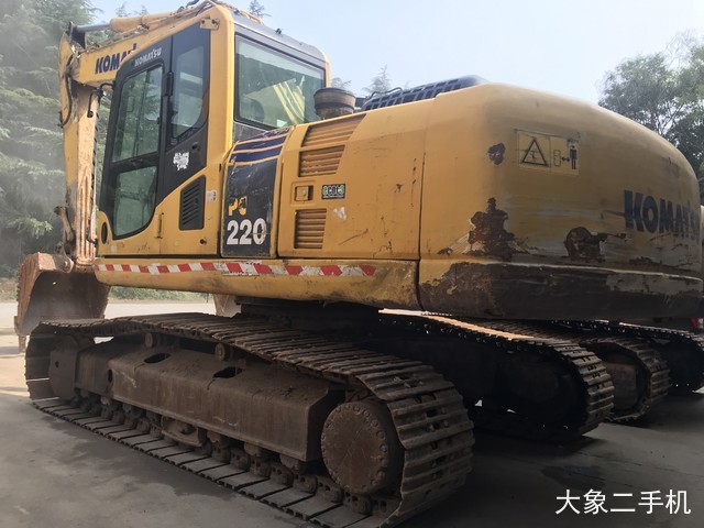 小松 PC220-8M0 挖掘机