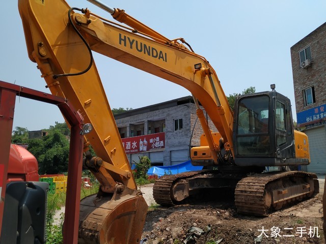 现代 R225LC-7 挖掘机