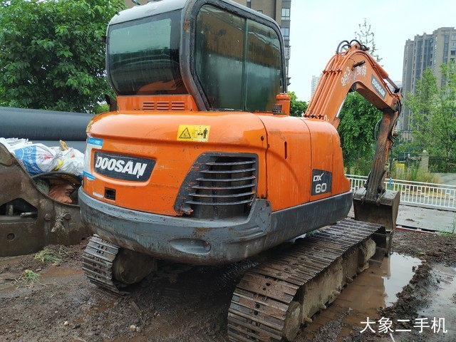 斗山 DX60 挖掘机