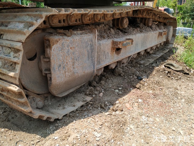 现代 R225LC-7 挖掘机