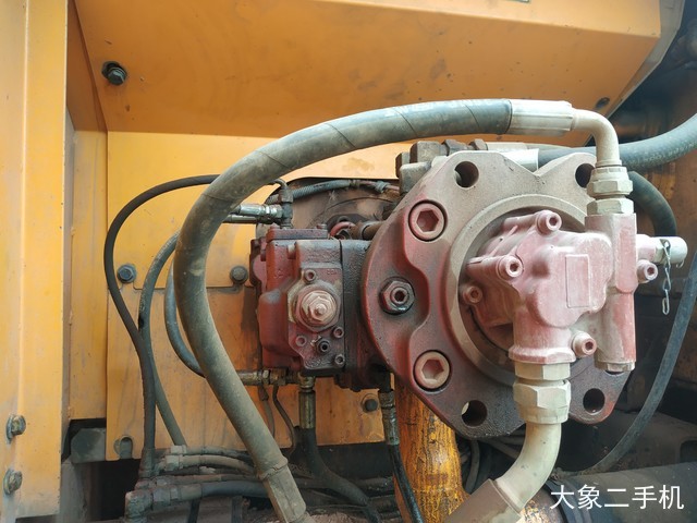 现代 R225LC-7 挖掘机