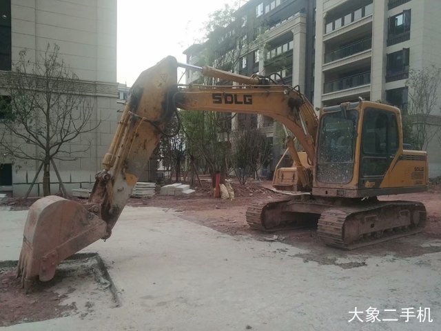 山东临工 LG6135E 挖掘机