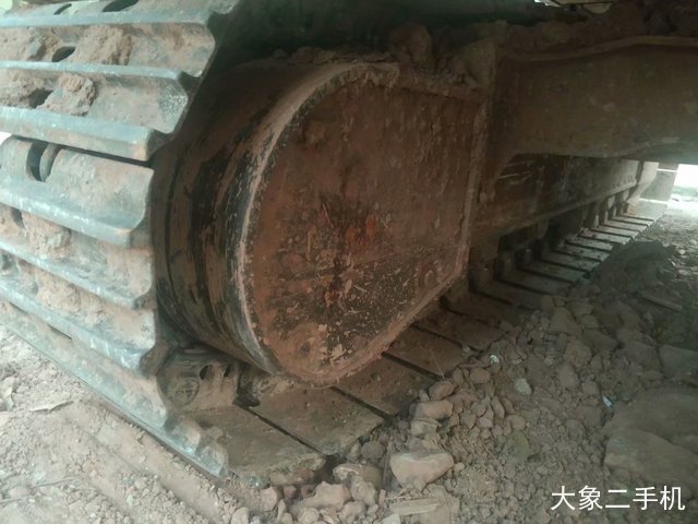 山东临工 LG6135E 挖掘机