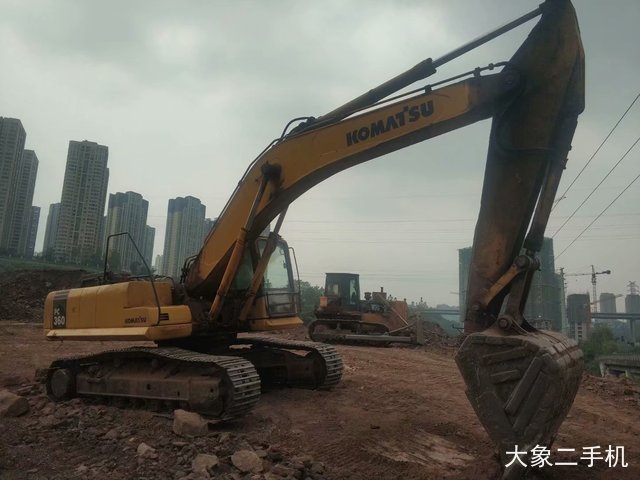 小松 PC200-8 挖掘机