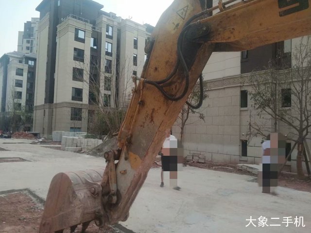 山东临工 LG6135E 挖掘机