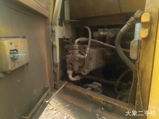 山东临工 LG6135E 挖掘机