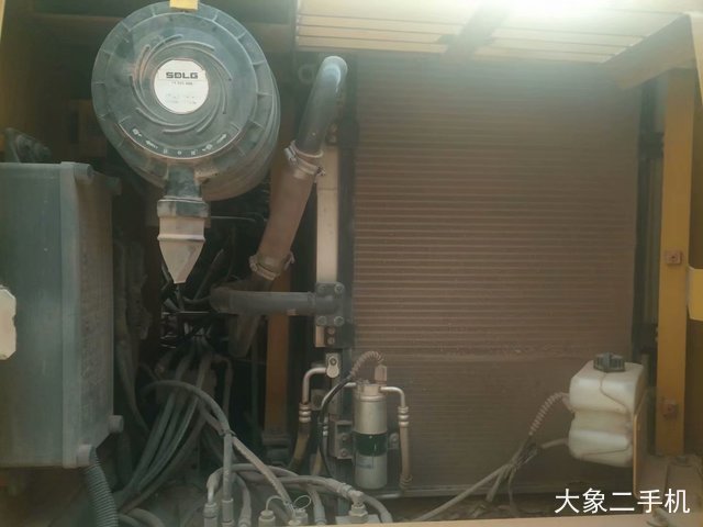 山东临工 LG6135E 挖掘机