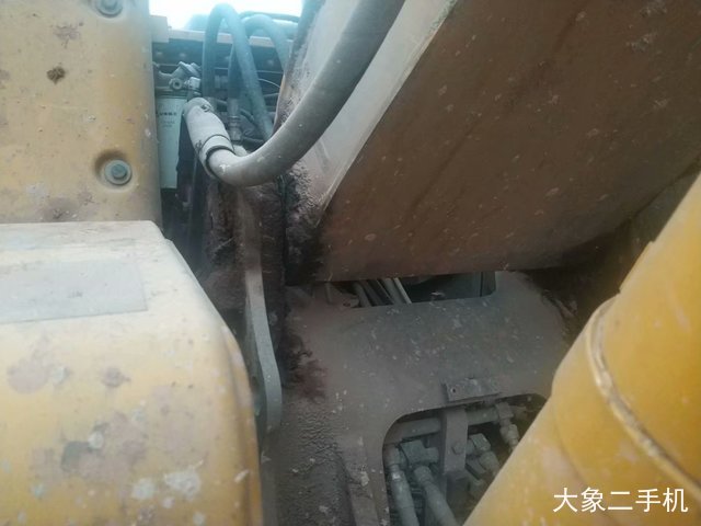 山东临工 LG6135E 挖掘机