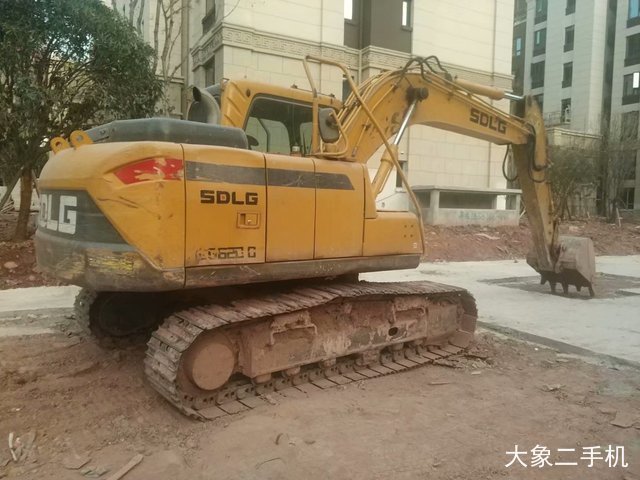 山东临工 LG6135E 挖掘机