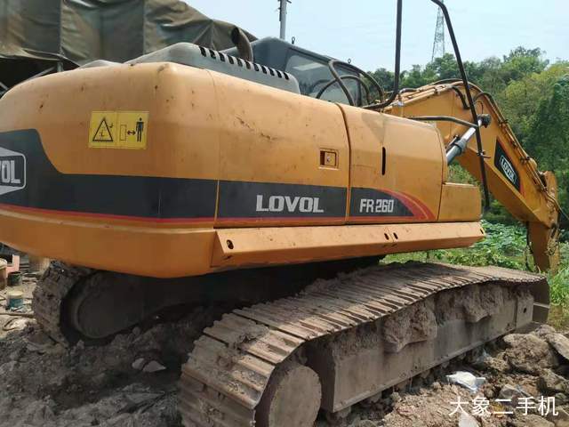 雷沃重工 FR225E 挖掘机