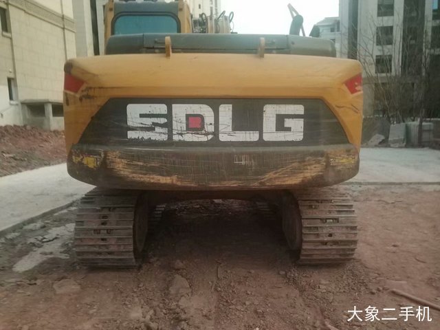 山东临工 LG6135E 挖掘机