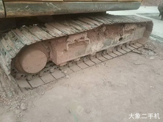 山东临工 LG6135E 挖掘机