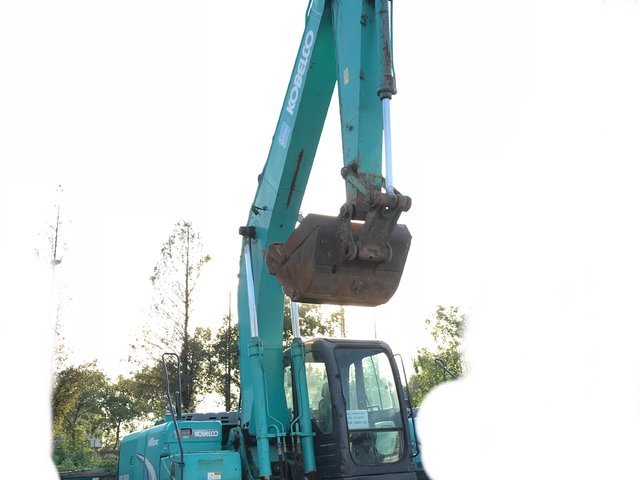 神钢 SK200-8 挖掘机