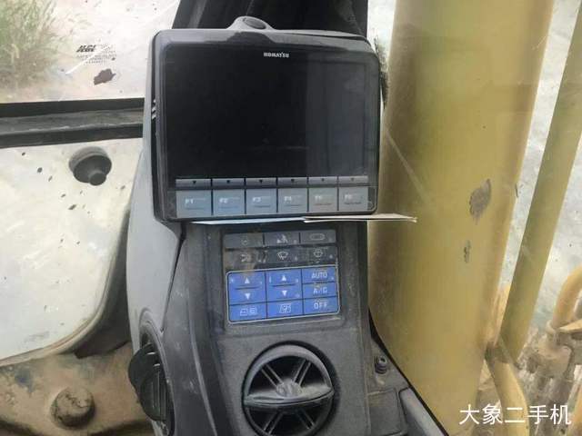 小松 PC200-8 挖掘机