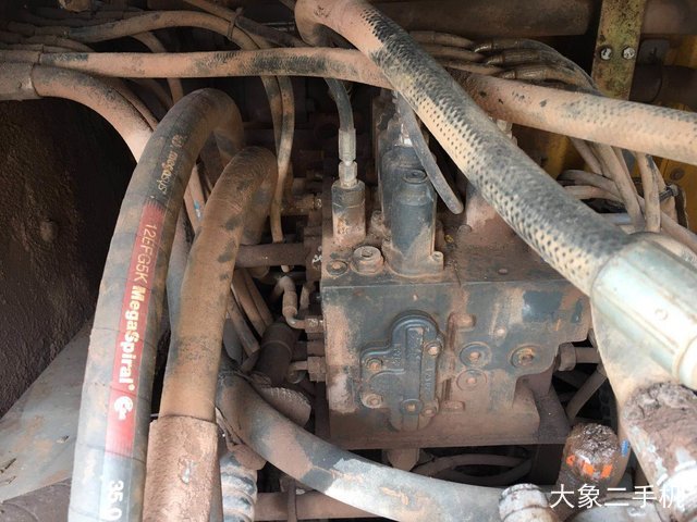 徐工 XE335C 挖掘机