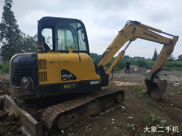 现代 R60-7 挖掘机