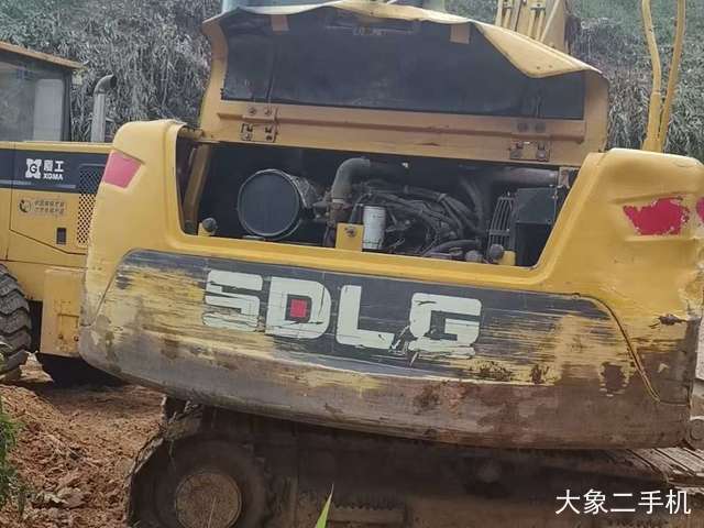 山东临工 E680F 挖掘机