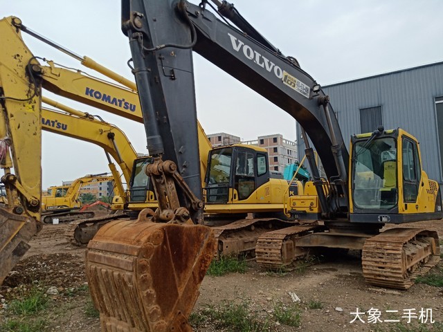 沃尔沃 EC210B 挖掘机