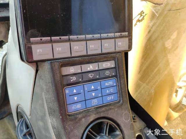 小松 PC220-8 挖掘机