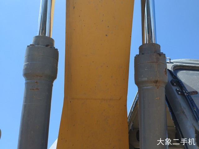 徐工 XE215C 挖掘机