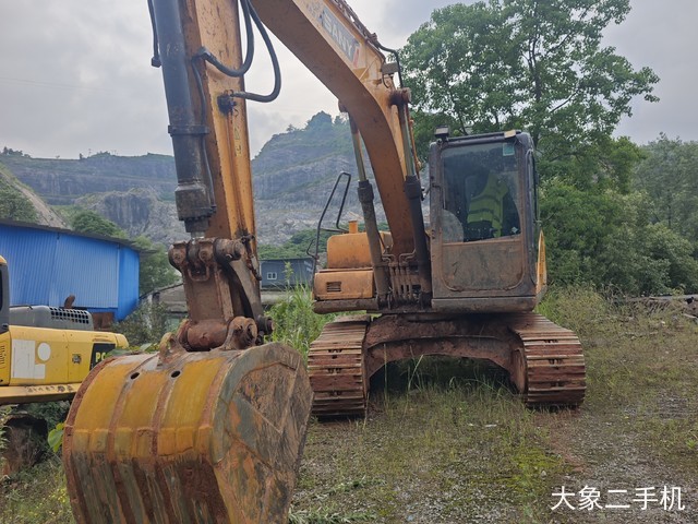 三一重工 SY135C-8 挖掘机