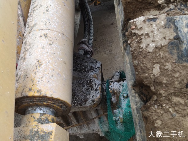 龙工 LG825 装载机