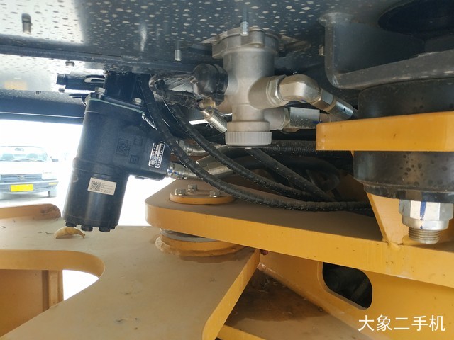 龙工 LG833 装载机