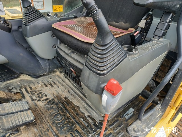 小松 PC240LC-8M0 挖掘机