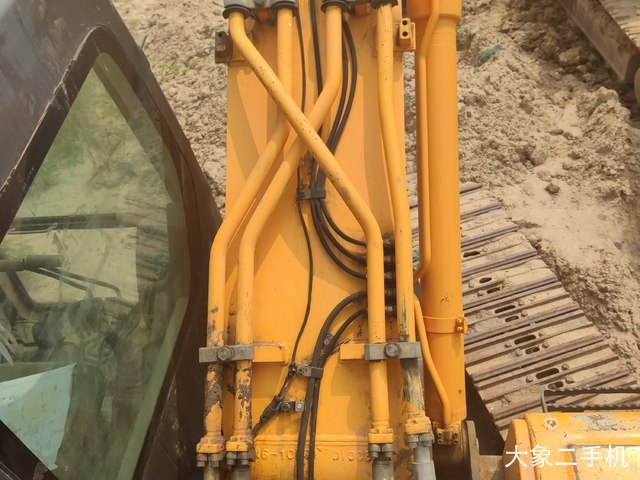 现代 R225LC-7 挖掘机