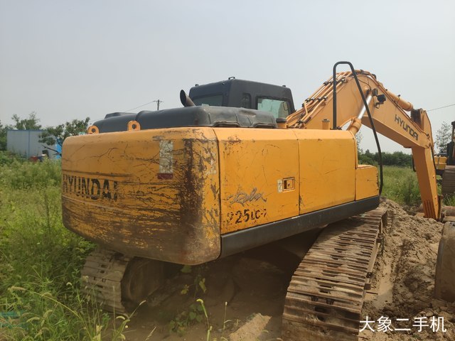 现代 R225LC-7 挖掘机