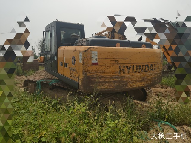 现代 R225LC-7 挖掘机