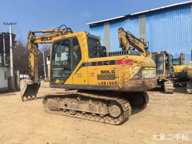 山东临工 LG6135E 挖掘机