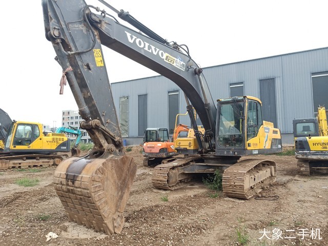 沃尔沃 EC250D 挖掘机