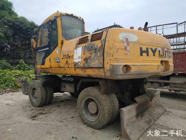 现代 R210W-5 挖掘机